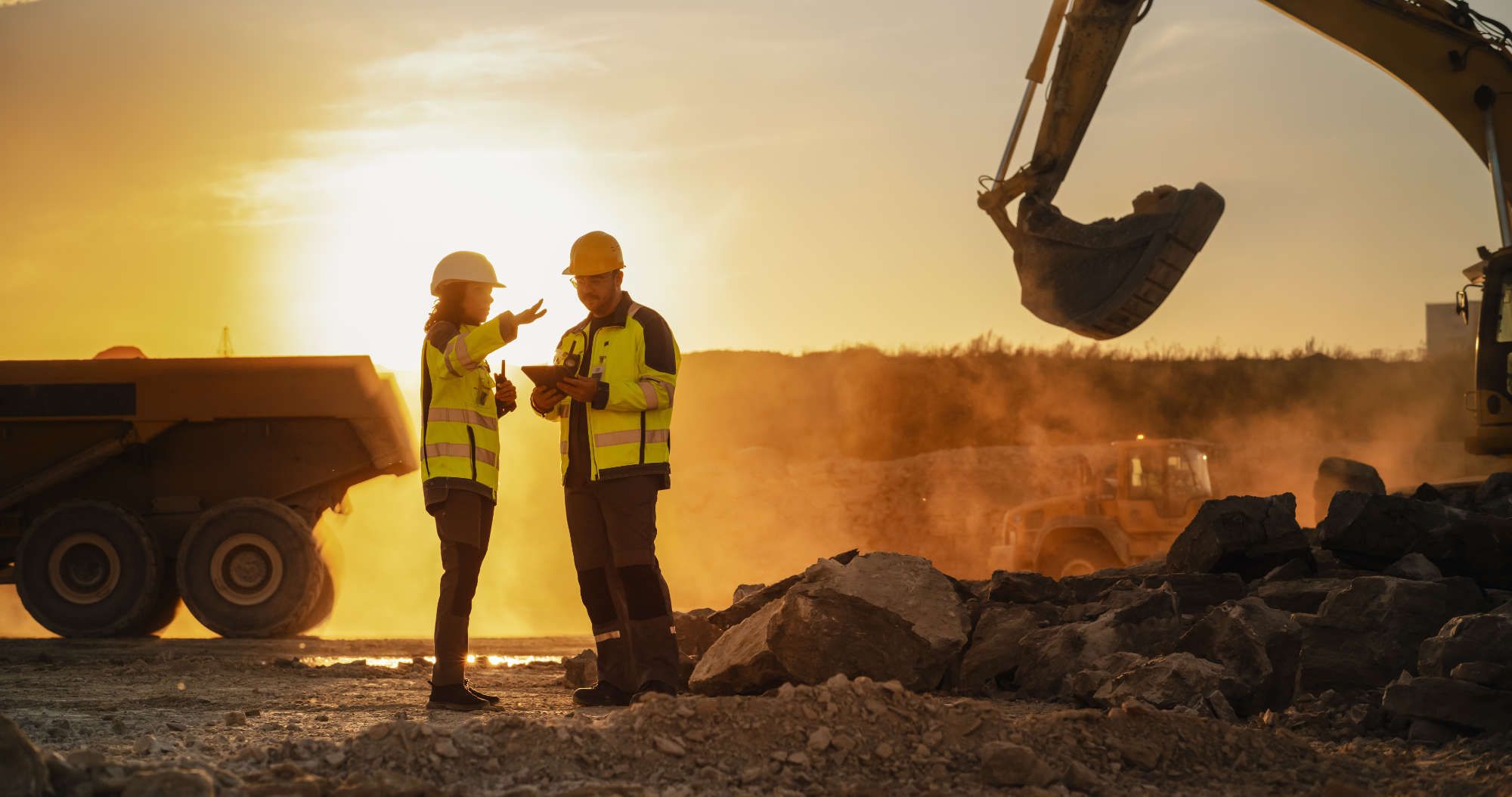 INB Netzbau Besprechung auf einer Baustelle